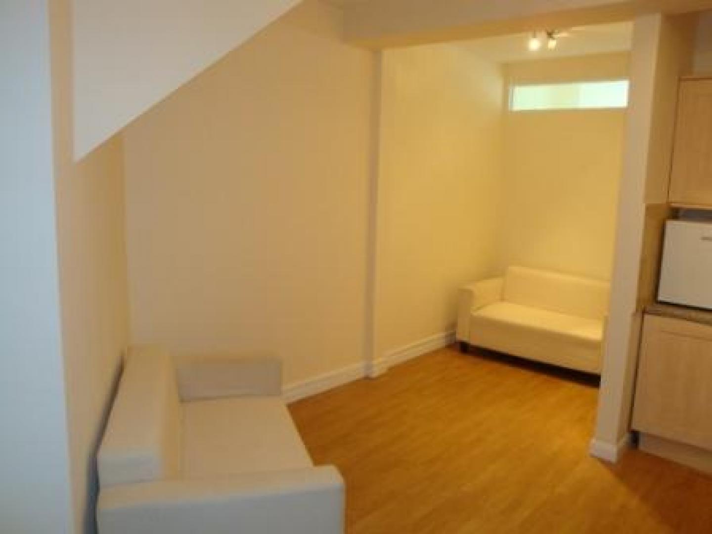 			2 Bedroom, 1 bath, 1 reception Flat			 North End Road, GOLDERS GREEN